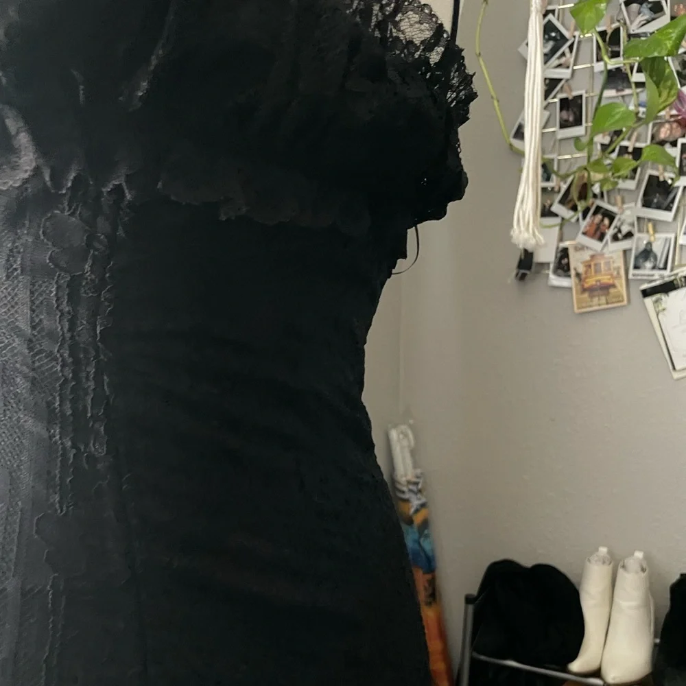 black lace bodycon dress - Picture 2 of 3